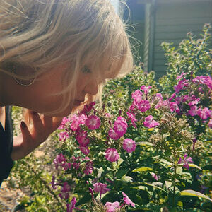 Meet your Posher, Ella